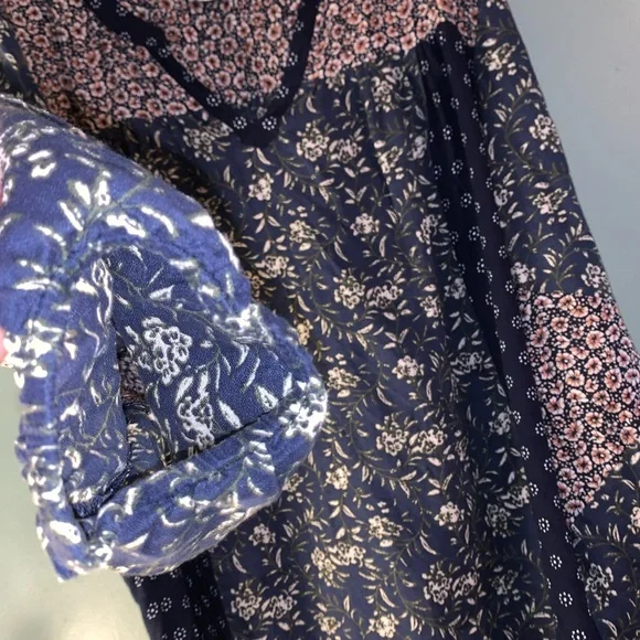 ⭐️ Caffe Marrakesh Peasant V Neck - Picture 5 of 9